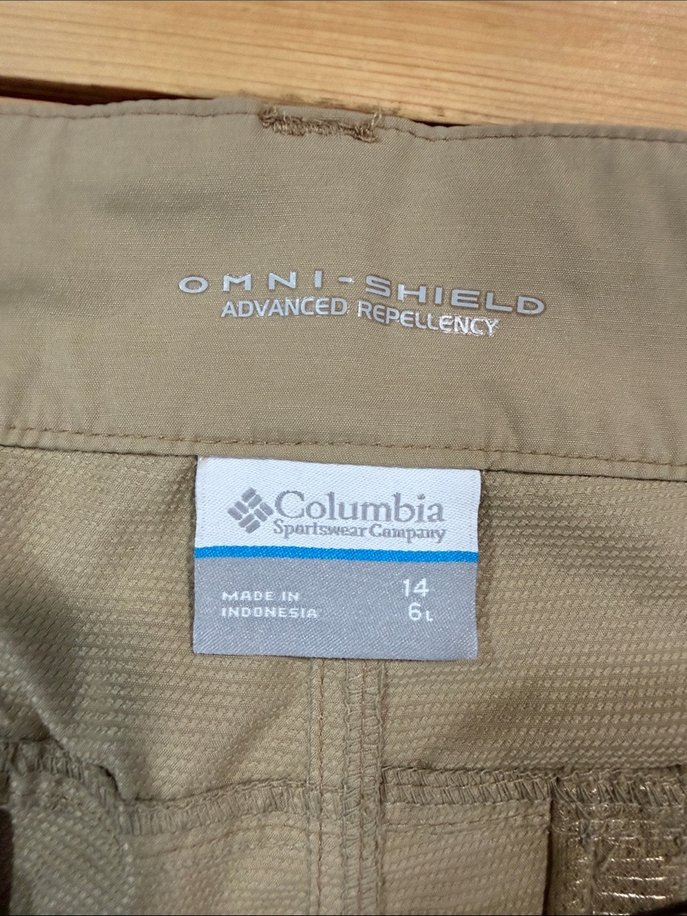 Columbia Beige Women's Outdoor Utility Shorts Sz 14 NWOT - Picture 8 of 10